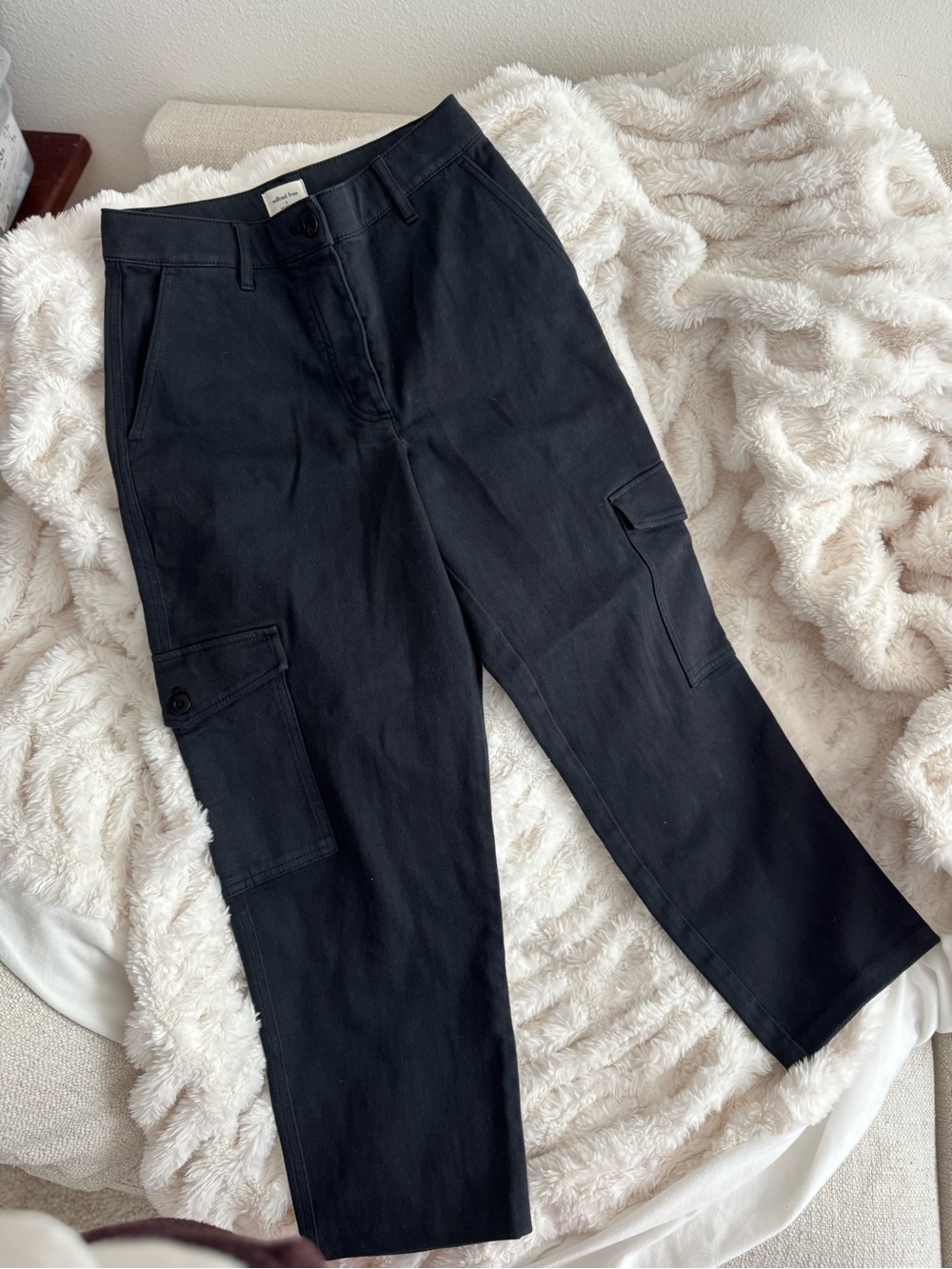 Aritzia Black Cargo Pants with Side Pockets